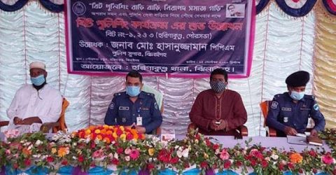 হরিণাকুন্ডুতে বাড়ি বাড়ি সেবা দিতে চলছে বিট পুলিশিং কার্যক্রম