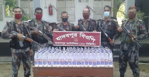 মহেশপুরে বিজিবি কর্তৃক ভারতীয় মদ আটক