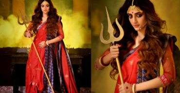 দুর্গা সেজে সমালোচনার মুখে নুসরাত