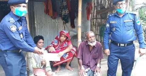 হরিণকুণ্ডুতে সেই ধর্ষিত প্রতিবন্ধি পরিবারের পাশে পুলিশ