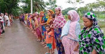 গলাচিপায় ২৫একর জমি চাষাবাদের দাবীতে কৃষকের মানববন্ধন