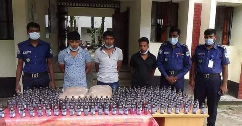মহেশপুরে এ্যাম্বুলেন্সে রোগীর পরিবর্তে বস্তা ভর্তি ফেন্সিডিল ও গাঁজাসহ আটক ৩