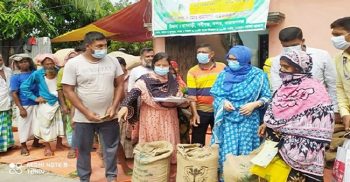 বন্দরে ১০ টাকা কেজি চাল বিতরনের উদ্বোধন করেলন শুক্লা সরকার