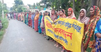 শিশুকে জড়িয়ে মিথ্যা ধর্ষণ প্রচেষ্টার মামলা, প্রতিবাদে শৈলকুপায় মানববন্ধন