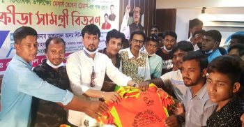 মেসার্স রেহেনা ট্রেডার্স এর পক্ষ থেকে বেনাপোলের খেলোয়ারদের মাঝে ক্রীড়া সামগ্রী বিতরণ