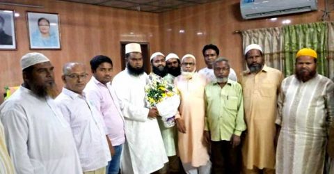 শ্রমিকলীগের সাংগঠনিক সম্পাদক নির্বাচিত হওয়ায় পলাশকে ফুলের শুভেচ্ছা