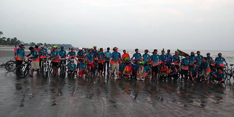 কুয়াকাটায় সহিংসতা বিরোধী সাইকেল র্যালি
