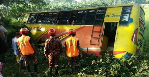 ঝিনাইদহে ফরিদপুরগামী রাসেল পরিবহণের ধাক্কায় ভ্যানচালক নিহত