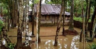 ঝালকাঠিতে টানা বর্ষণে পানি বৃদ্ধিতে নিম্নাঞ্চল প্লাবিত