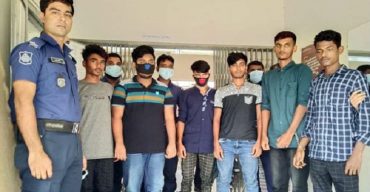 আগৈলঝাড়ায় পূজা দেখতে গিয়ে কিশোর গ্যাং এর হাতে যুবক ছুড়িকাহত