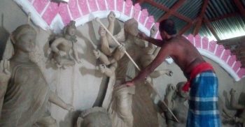 শারদীয় দুর্গাপূজা ঘিরে দশমিনায় প্রতিমা তৈরির ধুম