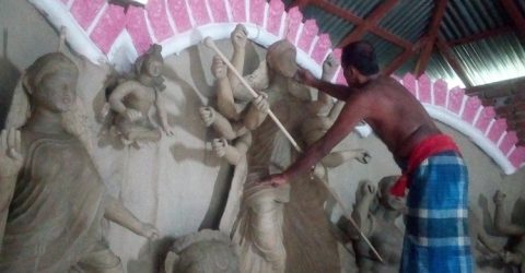 শারদীয় দুর্গাপূজা ঘিরে দশমিনায় প্রতিমা তৈরির ধুম