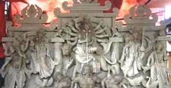 গলাচিপায় শারদীয় দুর্গাপূজাকে ঘিরে প্রতিমা তৈরির ধুম