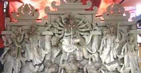 গলাচিপায় শারদীয় দুর্গাপূজাকে ঘিরে প্রতিমা তৈরির ধুম