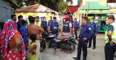 বখাটেদের আড্ডা বন্ধ করার নিমিত্তে পুলিশের নিরাপত্তা মহড়া
