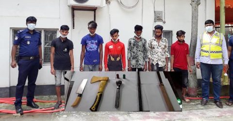 কুমিল্লায় ডাকাতির প্রস্তুতিকালে অস্ত্রসহ ৬ ডাকাত আটক
