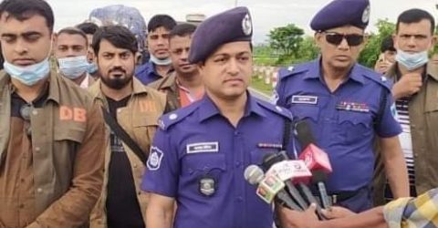 সড়কে দূর্ঘটনা কমাতে মোটর শ্রমিকদেরকে ডোপ টেস্টের আওতায় আনতে জেলা পুলিশ সুপারের অভিযান