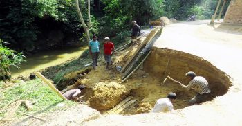 জুড়ীতে সমাজসেবকের ভ‚মিকায় এক স্কুল শিক্ষক