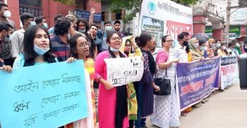 ধর্ষকদের শাস্তির দাবিতে রাস্তায় নেমেছে বিভিন্ন সংগঠন