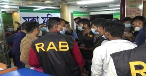 গভীর রাতে বিভিন্ন হাসপাতালে র‍্যাবের অভিযান