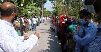 মহেশপুরে সাংবাদিকের নামে মিথ্যা মামলার দায়েরের প্রতিবাদে মানববন্ধন