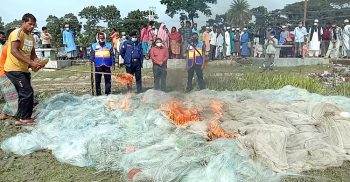 কলাপাড়ায় ২ লাখ মিটার কারেন্ট জালসহ ১০ মন জাটকা জব্দ