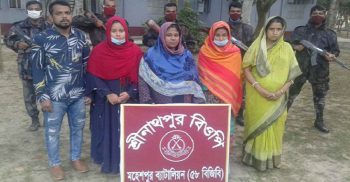 অবৈধভাবে ভারতে প্রবেশকালীন মহেশপুর সীমান্ত থেকে নারীসহ ৫ জন আটক