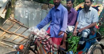 দশমিনায় প্রতিবন্ধী’র জীবন সংসার রিকশা চালিয়ে