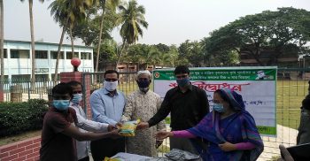 নওগাঁর আত্রাইয়ে কৃষকদের মাঝে বিনামূল্যে বীজ ও সার বিতরণ