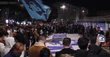 আর্জেন্টিনার ফুটবল ঈশ্বরের শোকে কাঁদছে নাপোলি