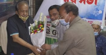 বাংলাদেশ প্রেস ইনস্টিটিউটের মহা পরিচালককে মৌলভীবাজার অনলাইন প্রেসক্লাবের পক্ষ থেকে ফুল দিয়ে শুভেচ্ছা