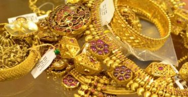 স্বর্ণের প্রতি ভরিতে দাম কমলো আড়াই হাজার টাকা