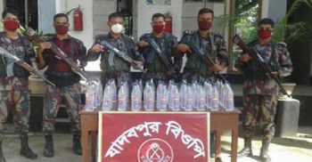 মহেশপুরে সিমান্তে ফেন্সিডিল ও মদ আটক