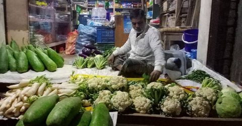 গলাচিপায় শীতের সবজির সরবরাহ বাড়ায় কমছে দাম