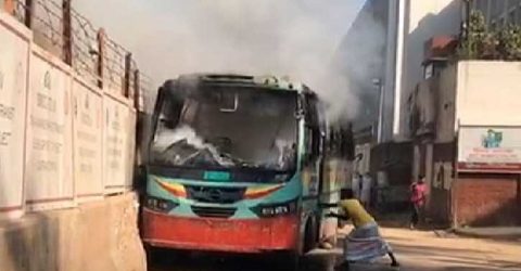 রাজধানীতে এক ঘণ্টার মধ্যে ৫ বাসে আগুন