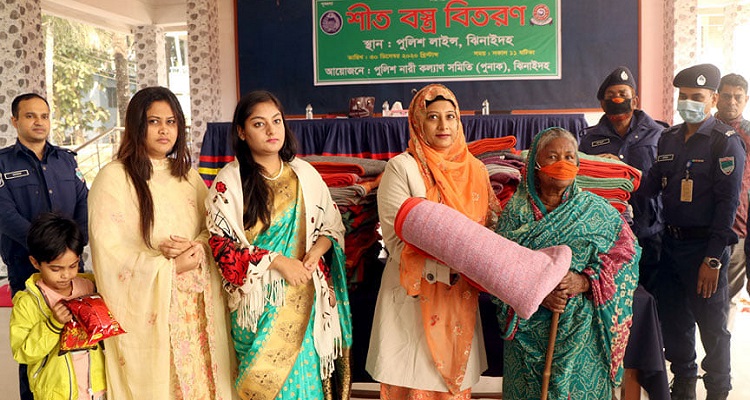 ঝিনাইদহে পুলিশ নারী কল্যাণ সমিতির কম্বল বিতরণ