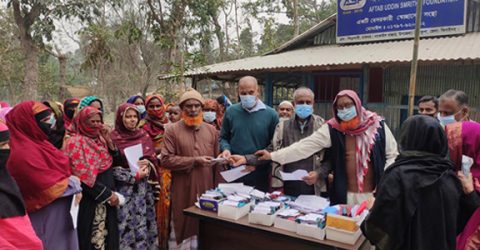 শৈলকুপায় আফতাব উদ্দিন স্মৃতি ফাউন্ডেশনের উদ্যোগে বিনামূল্যে চশমা প্রদান