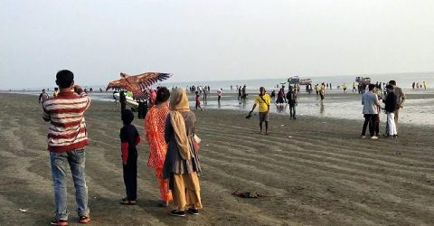বিজয় দিবস উপলক্ষে কুয়াকাটায় পর্যটকদের ভীড় বেড়েছে