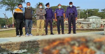 কলাপাড়ায় অবৈধ কারেন্ট জাল পুড়িয়ে ধ্বংস