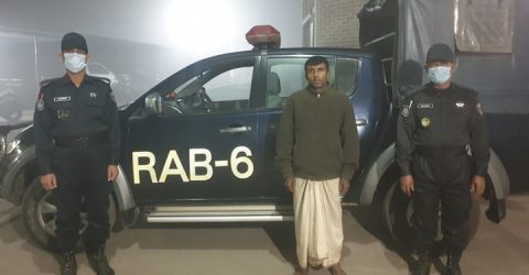 ঝিনাইদহ ক্যাম্পের অভিযানে ৮কেজি গাঁজাসহ মাদক ব্যবসায়ী আটক