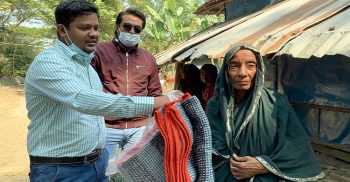অসহায় হতদরিদ্র শীতার্তদের বাড়ি বাড়ি গিয়ে শীতবস্ত্র তুলে দিয়েছে পাথওয়ে