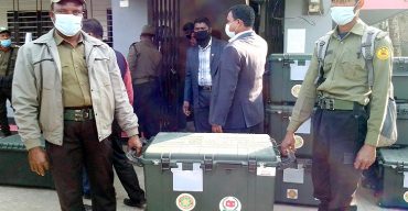 কুয়াকাটায় পৌরসভায় ভোট: এই প্রথম ইভিএমে ভোট প্রদান করবেন