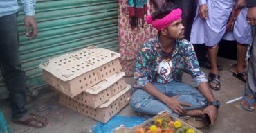 কালীগঞ্জে অভিনব কায়দায় প্রতারণা করে মুরগির বাচ্চা বিক্রি, আটক ১
