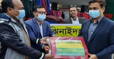 ঝিনাইদহে আশা’র পক্ষ থেকে জেলা প্রশাসকের নিকট কম্বল হস্তান্তর