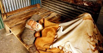ভাতার টাকা নিয়ে নয়ছয়: বিনা চিকিসায় মৃত্যুর সাথে পাঞ্জা লড়ছেন মুক্তিযোদ্ধা
