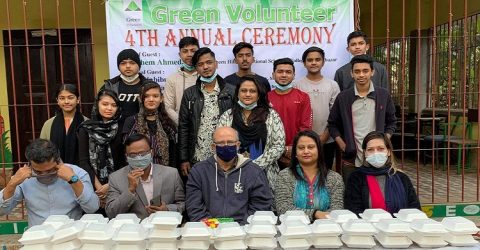 মৌলভীবাজারে ২০০ পথশিশুদের মধ্যে খাবার বিতরণ