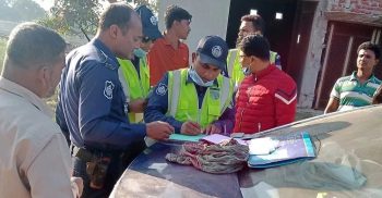 মহাসড়কে অতিরিক্ত গতি ঠেকাতে ঝিনাইদহ হাইওয়ে পুলিশের অভিযান