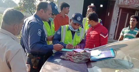 মহাসড়কে অতিরিক্ত গতি ঠেকাতে ঝিনাইদহ হাইওয়ে পুলিশের অভিযান