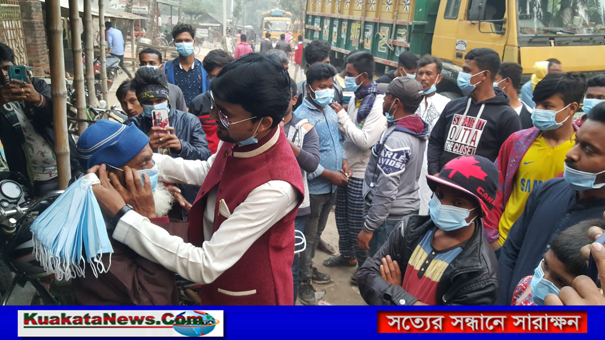 বাহাদুরপুর ইউপি নির্বাচনের সম্ভাব্য প্রার্থী ছাত্রলীগ নেতা এনামুল হক মুকুলের গনসংযোগ এবং মাস্ক বিতরন