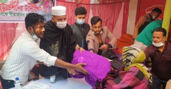 বেনাপোল ব্লাড ফাউন্ডেশনের উদ্যোগে শীতার্ত মানুষের মাঝে শীতবস্ত্র বিতরণ